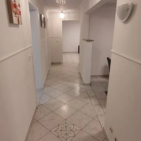Moeblierte In Apartment *